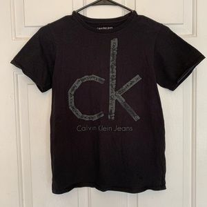 Buy 2 & get 2 free! Calvin Klein graphic shirt